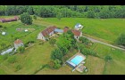 Ancienne ferme rénovée avec piscine, un gîte, boxes pour chevaux, sur 12 Hectares proche de Loches